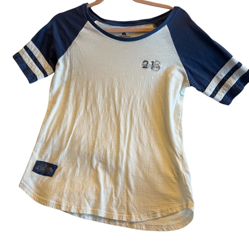 Walt Disney World 2018 Embroidered Raglan Blue and White T-Shirt size Small